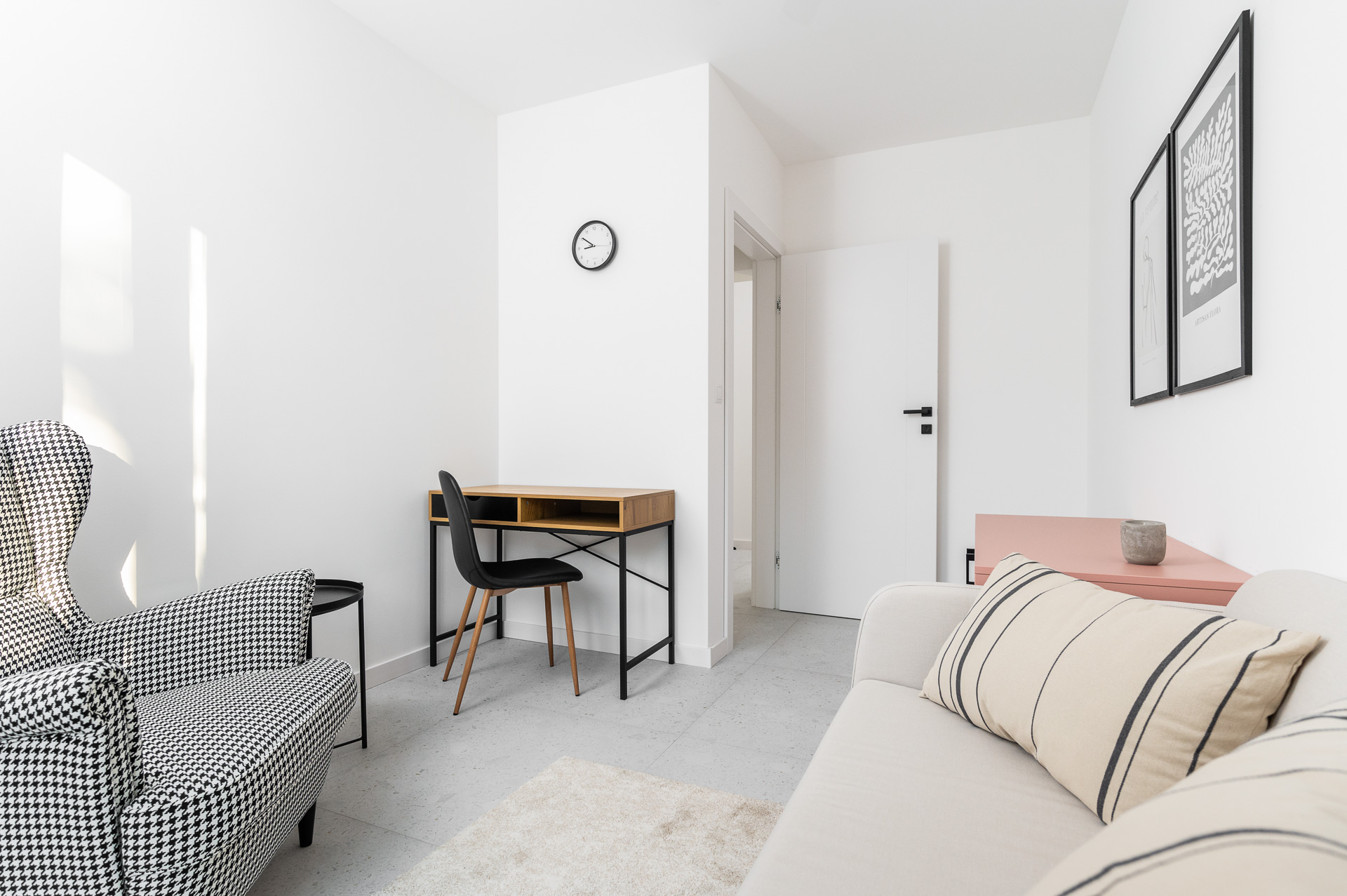 Therapy room with a desk and a houndstooth sofa, Płaszowska 25, Kraków